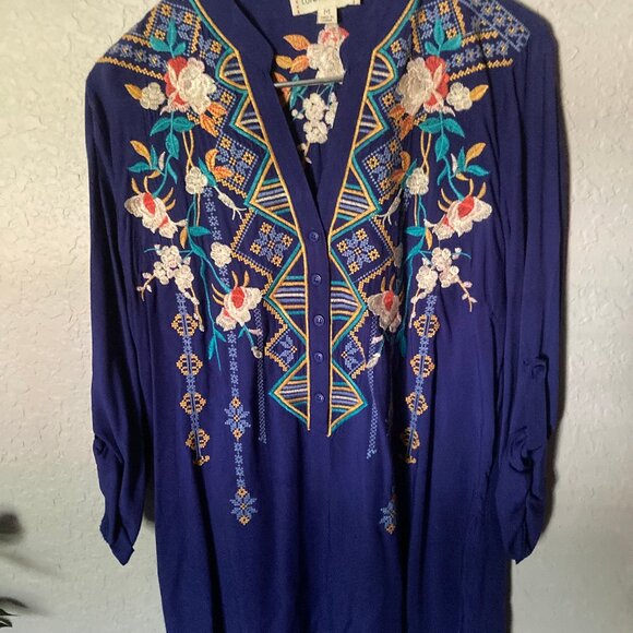 Luna Moon Embroidered Top (M) - Picture 2 of 5